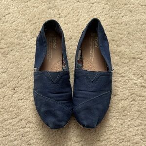 TOMS Navy Canvas Slip-On Flats - Size 6